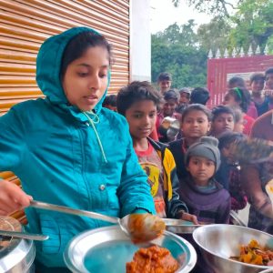 feeding hungry children in India